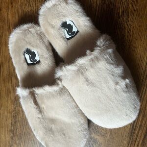 VHNY Faux Fur Slippers New in Bag $250 MSRP